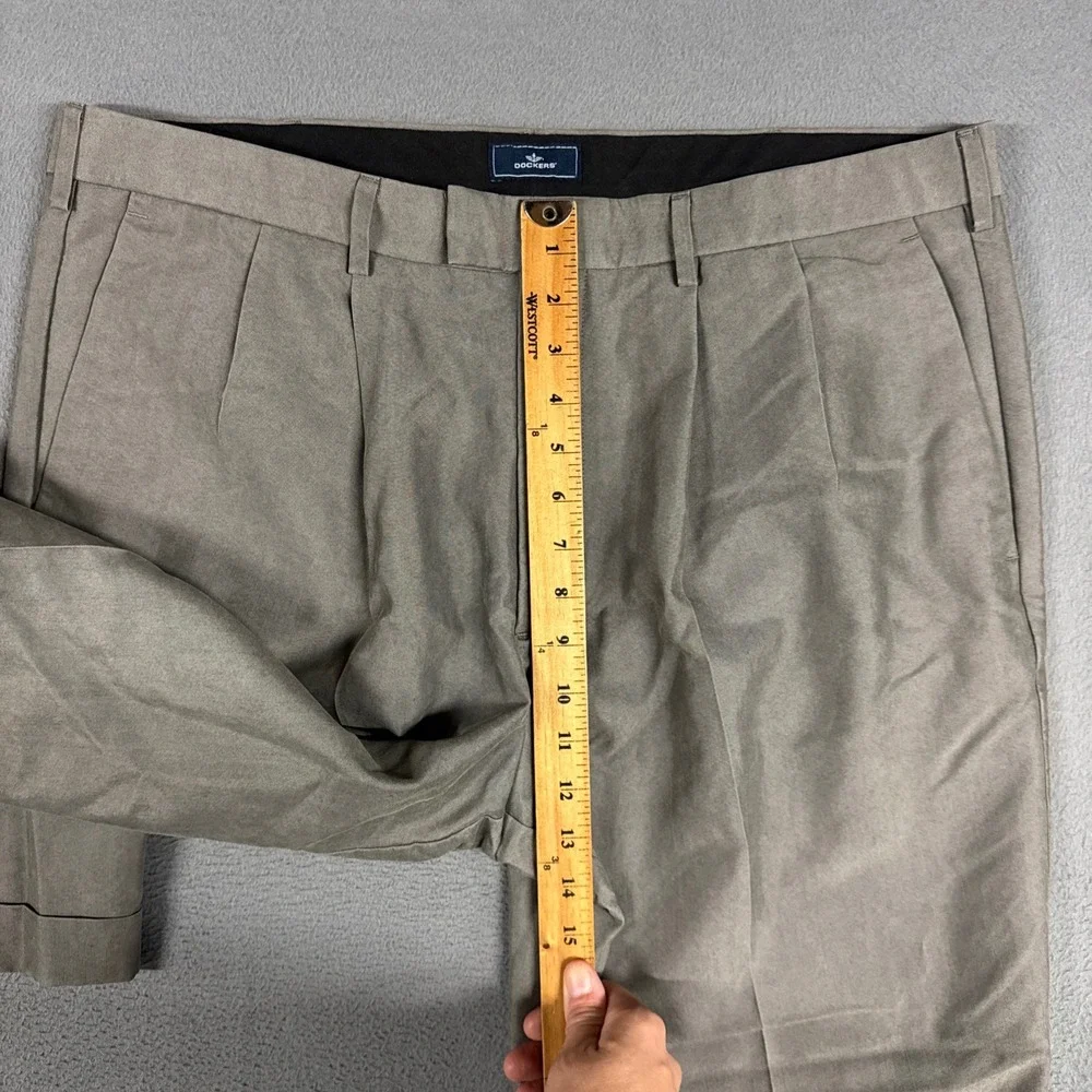 Dockers Pants Mens 38x30 Gray Brown Pleated Relaxed Cuffed Tencel Blend Dress